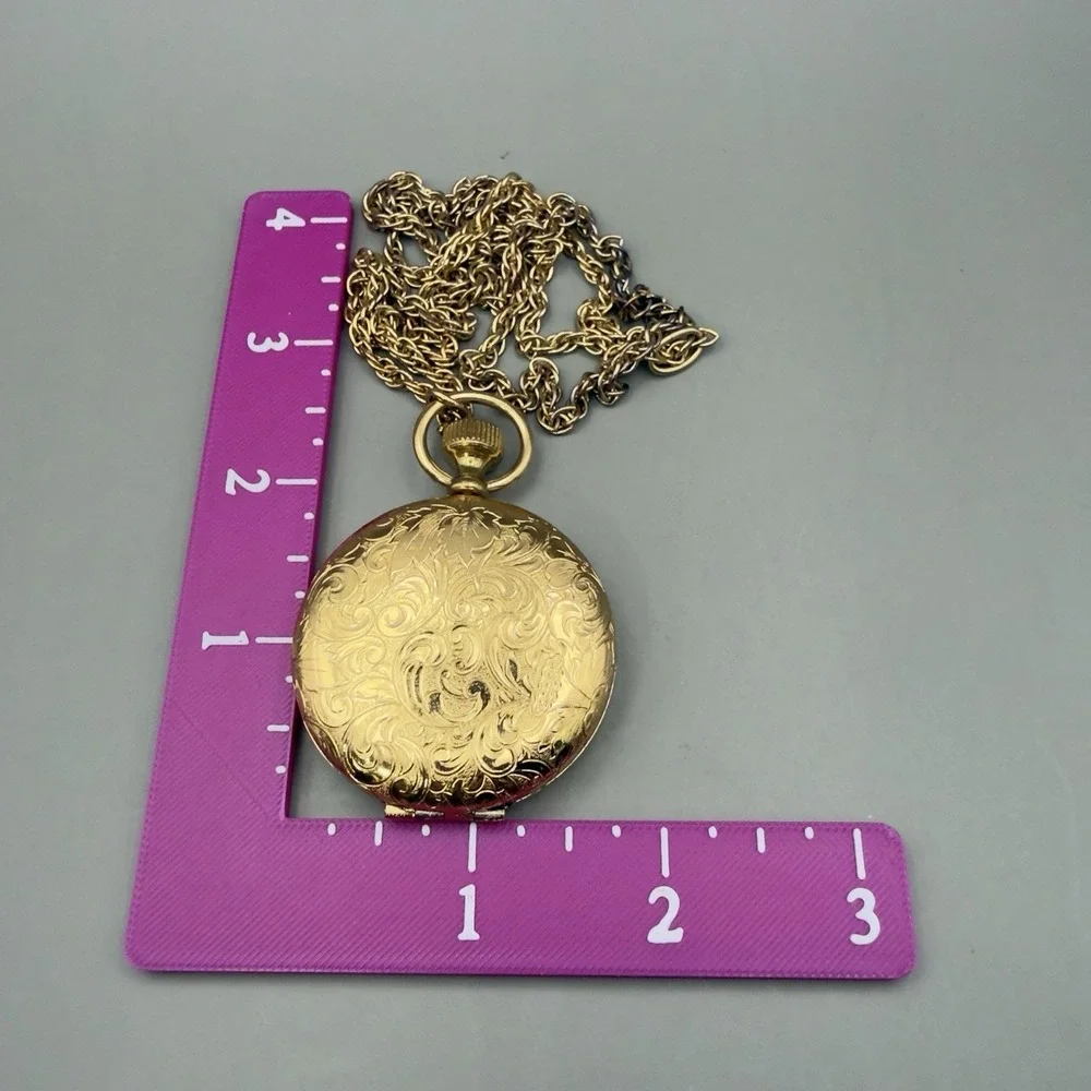 Estee Lauder Pocket Watch Compact Necklace Gold Tone Floral Scroll Face Powder